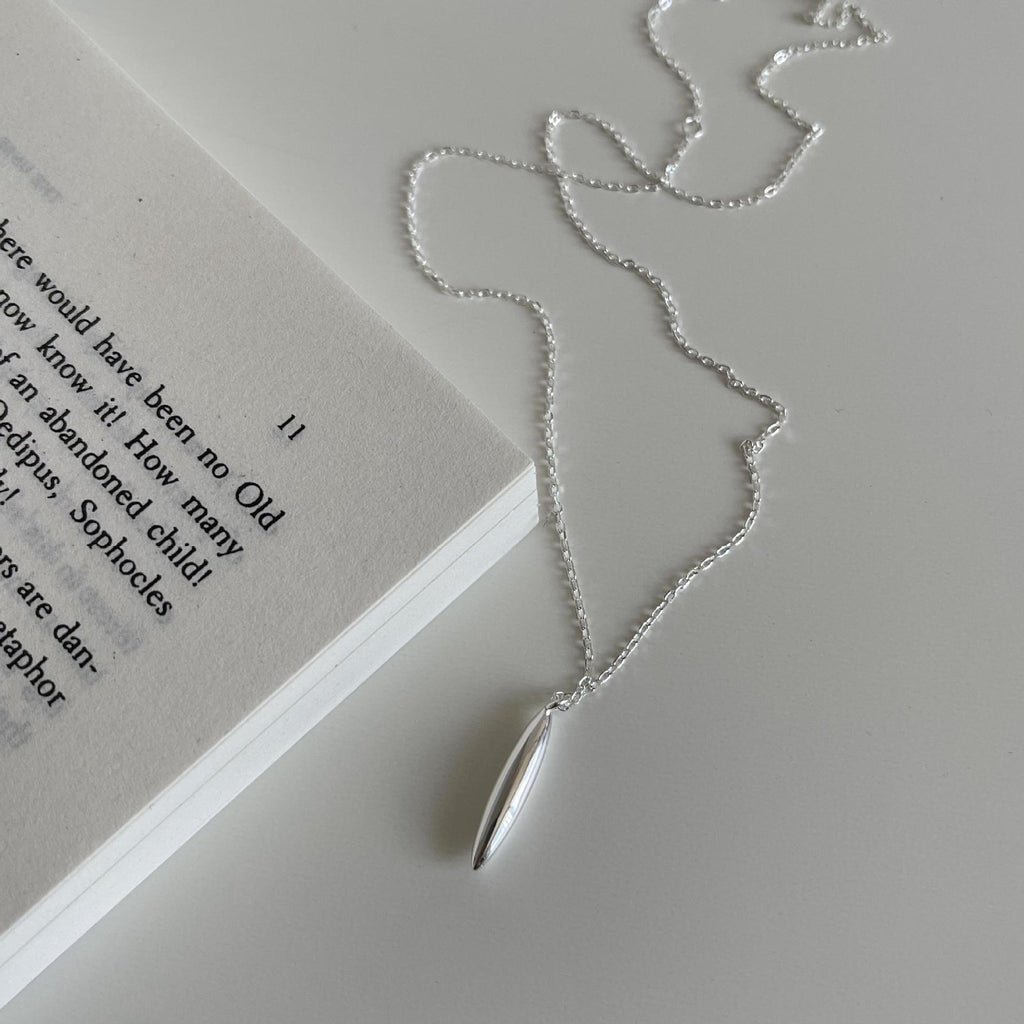 Elegant Double-Pointed Sterling Silver Necklace – Timeless Minimalist Jewelry