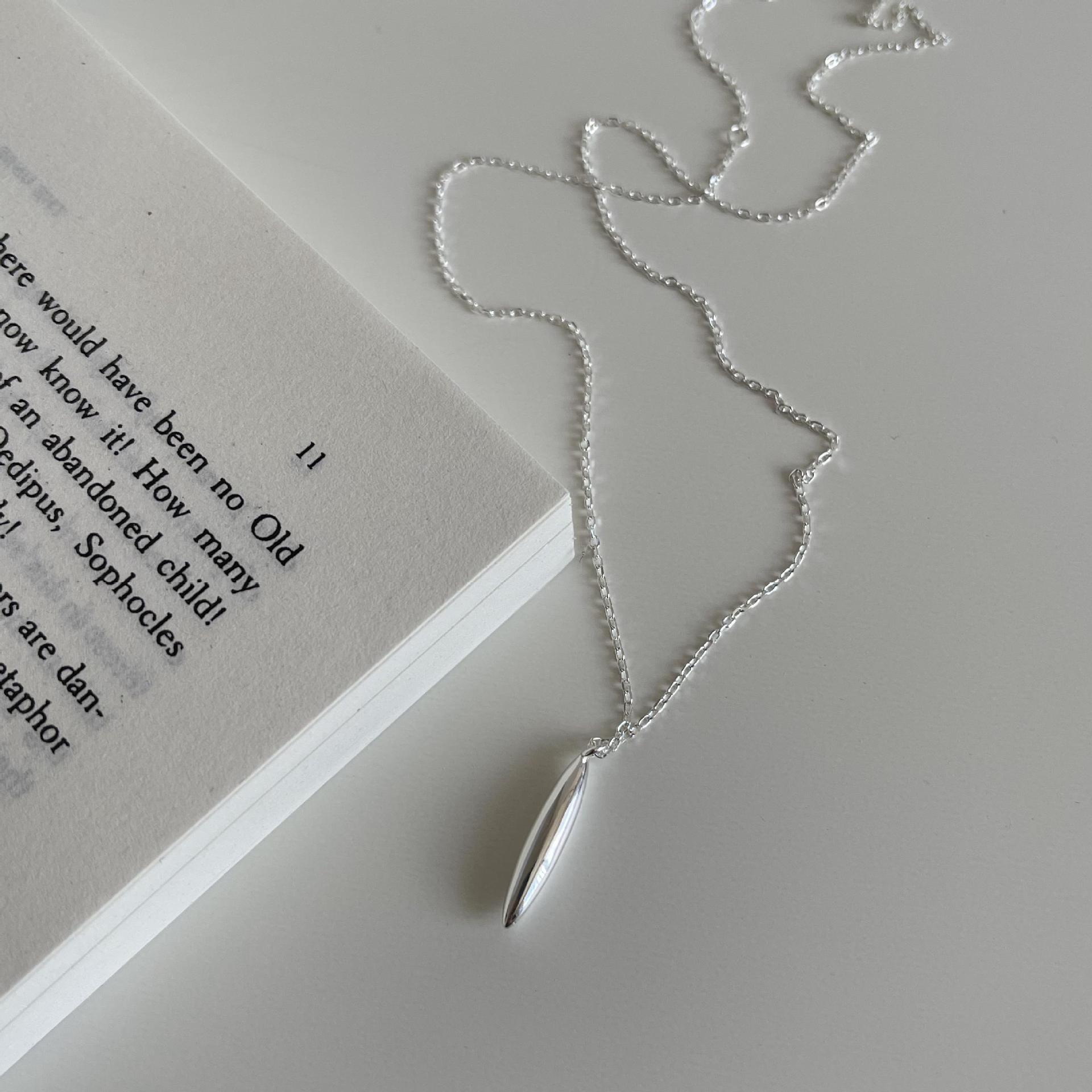 Elegant Double-Pointed Sterling Silver Necklace – Timeless Minimalist Jewelry