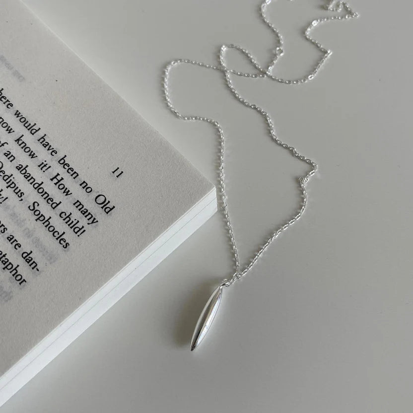 Elegant Double-Pointed Sterling Silver Necklace – Timeless Minimalist Jewelry